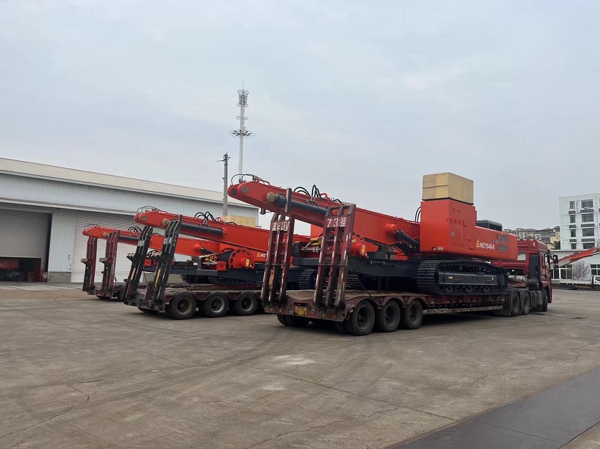 WZYS48-8雙動力抓鋼機(jī)發(fā)貨現(xiàn)場.jpg